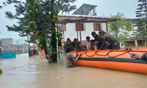 Assam Rifles personnel with others during a rescue and relief operation (PTI) 