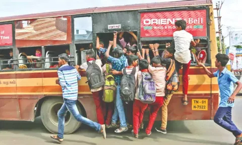File photo of youngsters footboarding on an MTC bus
https://www.dtnext.in/news/city/automatic-doors-on-buses-to-curb-footboard-travel-765503