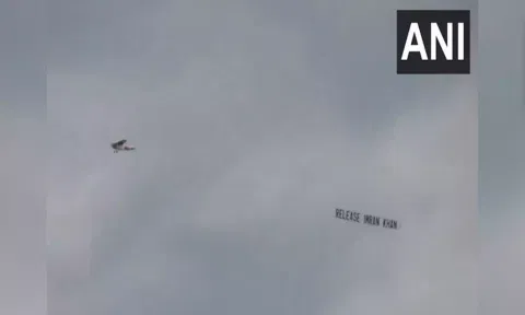Visuals of aircraft spotted during IND v PAK match in New York (ANI)