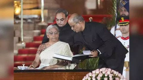 BJP MP Nirmala Sitharaman takes oath as minister during the swearing-in ceremony of new Union government, at Rashtrapati Bhavan in New Delhi, Sunday, June 9, 2024. (Photo/PTI)
