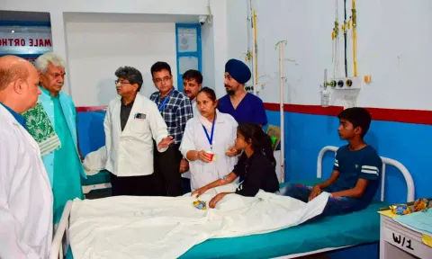 Jammu and Kashmir Lieutenant Governor Manoj Sinha meets the injured pilgrims at a hospital (PTI) 