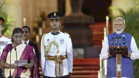  Narendra Modi taking oath at Rashtrapati Bhavan