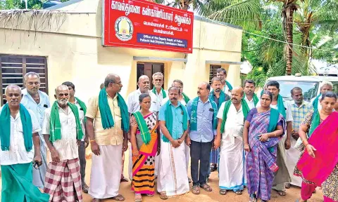 Farmers petitioning police against crackdown in Pollachi on Thursday