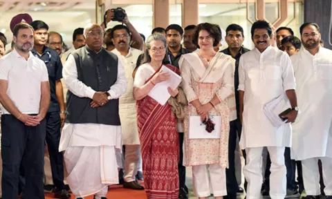 Congress chief Mallikarjun Kharge, Parliamentary Party chairperson Sonia Gandhi with party leaders including Rahul Gandhi and Priyanka Gandhi Vadra (ANI)