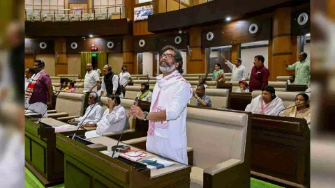  Jharkhand Chief Minister Hemant Soren speaks during a special session of the State Legislative Assembly, held for the floor test of the JMM-led government, at Jharkhand Vidhan Sabha, in Ranchi (Photo/PTI)