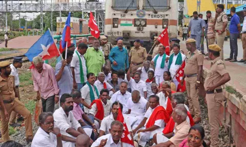 Farmers blocking Goa-Velankanni Express at Thajavur junction during the protest on Tuesday 