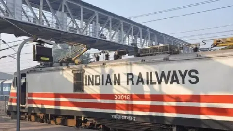 Only Aadhaar-authenticated users can book online general tickets in first 15 mins from Oct 1: Railways