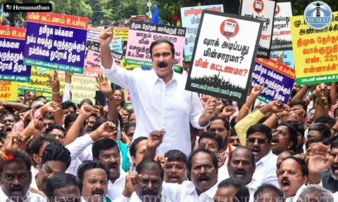 PMK President Anbumani Ramadoss and party members held a protest in Egmore to condemn the recent hike in electricity tariffs.(Photo: Hemanathan.M) 