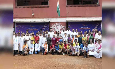  PKL players pose with school children after the flag hoisting ceremony 