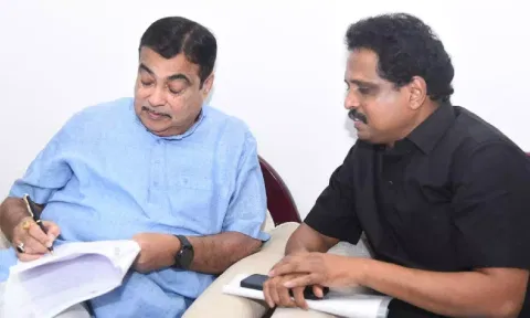 CPM's Madurai MP Su Venkatesan and Union Minister of Road Transport and Highways Nitin Gadkari (X)