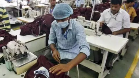 Women working in a textile company 