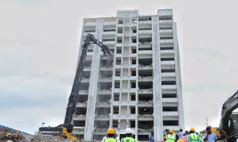  Volvo CE 75 ton crawler excavator EC750DUHR demolishing the iconic Clarion Hotel President