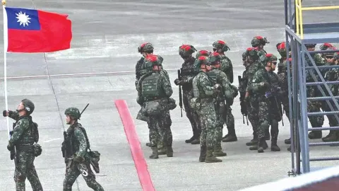 Taiwan officers 