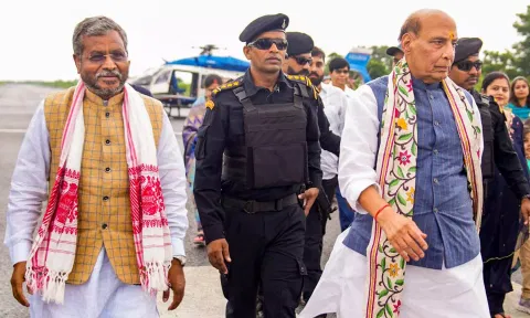  Union Defence Minister Rajnath Singh being welcomed by supporters upon his arrival for BJP's Parivartan rally, in Dhanbad district of Jharkhand (PTI)