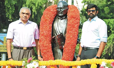 Daily Thanthi group Director S Balasubramanian Adityan and Director B Sivanthi Adityan garlanded Si Pa Aditanar’s statue and paid tributes on Friday