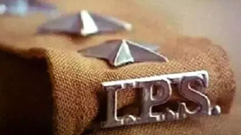 IPS badge