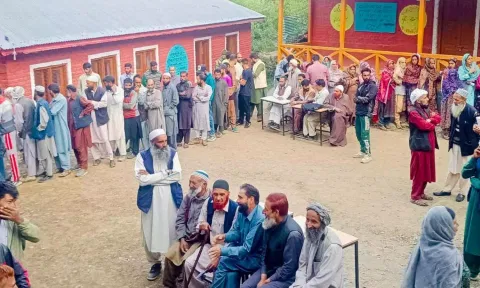  People wait in queues to cast their votes during the third and final phase of Jammu & Kashmir Assembly elections (PTI)
