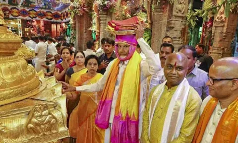 Andhra Pradesh Chief Minister N Chandrababu Naidu presents silk cloth(PTI)