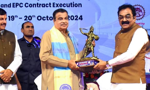  Union Minister Nitin Gadkari being felicitated by Madhya Pradesh Minister Rakesh Singh during the Indian Roads Congress (IRC) Seminar 2024, in Bhopal (PTI)