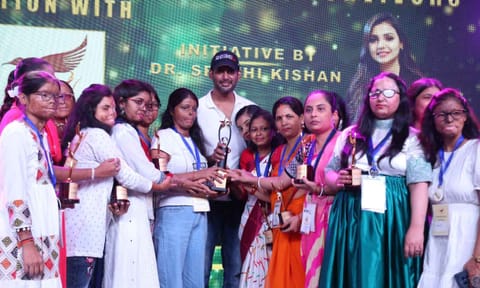 Vishal with acid attack survivors 