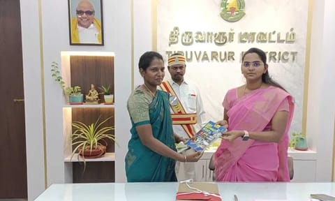 Thiruthuraipoondi Commissioner Durga being felicitated by Tiruvarur Collector T Charusree 