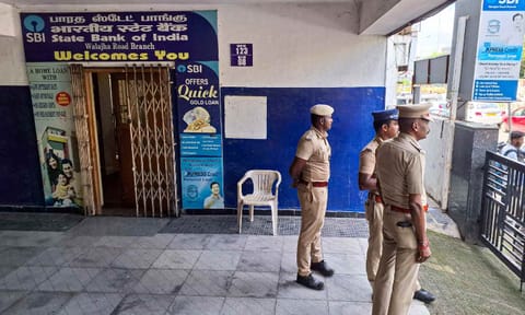 Police inspecting the premises (Hemanathan M)