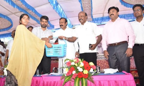 Health Minister Ma Subramanian handing over a nutrition kit to a beneficiary in Talavadi Hills