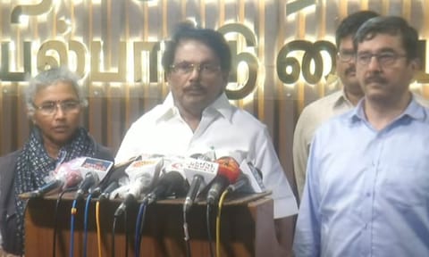  KKSSR Ramachandran while addressing the media (Daily Thanthi)