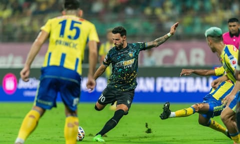 Chennaiyin FC's Lukas Brambilla in action