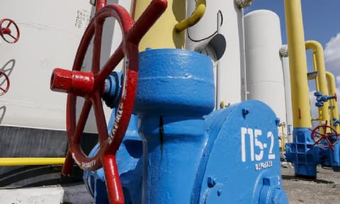 Valves and pipes are seen at a gas compressor station in the village of Boyarka, outside Kiev, April 22, 2015 (Reuters) 