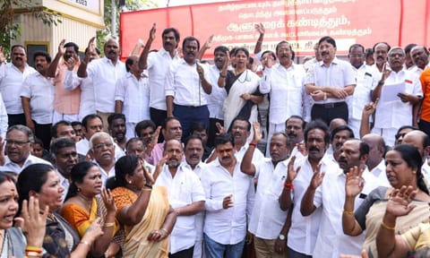 DMK protest against Governor at Saidapet (Photo: Hemanathan) 