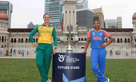 Captains of both the teams pose with the trophy 