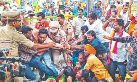 Police evict protesters from the Tiruparankundram temple vicinity in Madurai on Tuesday