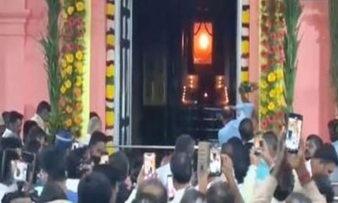 Thousands witness Jyothi Darshan at Sathya Gnana Sabha in Cuddalore (ANI)