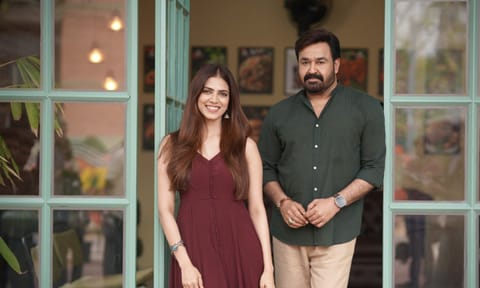Malavika Mohanan with Mohan Lal (Image/X) 