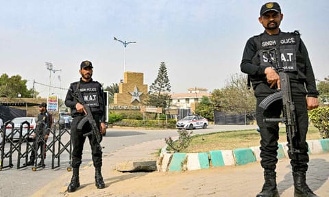 Pakistani commandos stand guard outside National stadium 