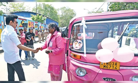 Chief Minister MK Stalin congratulating a pink auto driver after launching the scheme at Nehru Stadium 