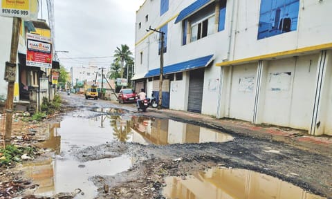 Erikkarai Main Road in shambles 