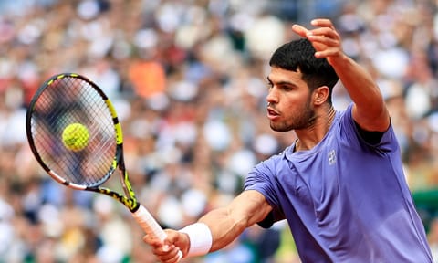 Carlos Alcaraz hits a backhand return 