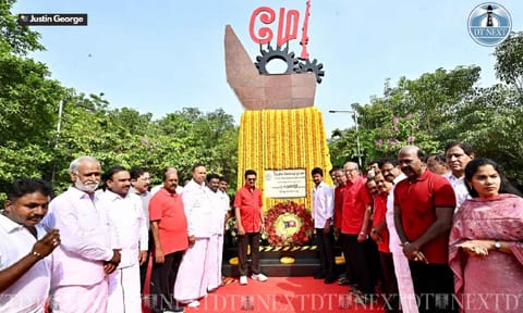 CM Stalin lays a wreath at a memorial in the May Day Park on Thursday (Photo: Justin George) 