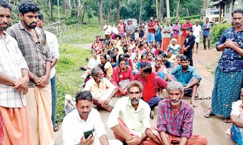 Villagers squat in protest demanding bus service 