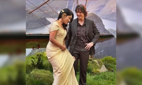 Niharika NM with Tom Cruise on the 'Mission impossible: The Final Reckoning' movie premiere (IANS)
