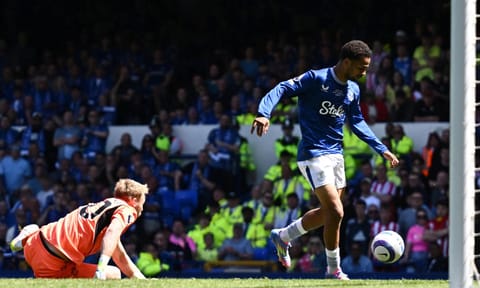 Iliman Ndiaye dribbles past Aaron Ramsdale to score for Everton
