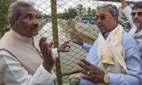 Karnataka Chief Minister Siddaramaiah with Deputy CM D K Shivakumar and Minister KJ George reviews the situation in rain-affected areas of Bengaluru (PTI) 