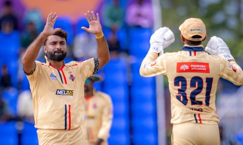 Abhishek Tanwar celebrates after taking a wicket with N Jagadeesan 
