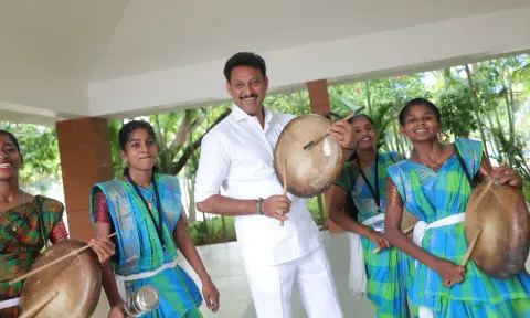 Minister Anbil Mahesh Poyyamozhi rewards winners of Kalaisirpi training