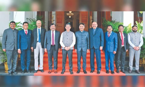 Governor RN Ravi with new State Information Commissioners after administering their oath at Raj Bhavan on Tuesday