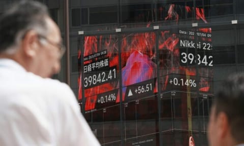 World shares mostly down as Trump's tariff deadline looms (AP) 