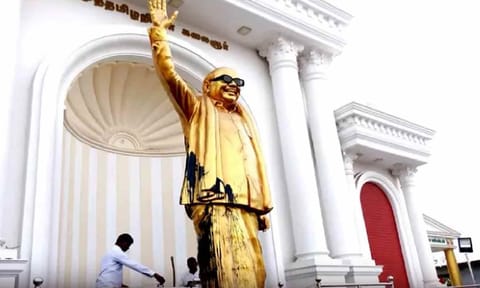  defaced statue of former CM Karunanidhi