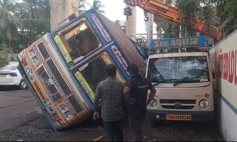 Water tanker overturned on Adambakkam Road, Alandur